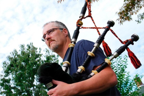 16199surreynowbagpipes