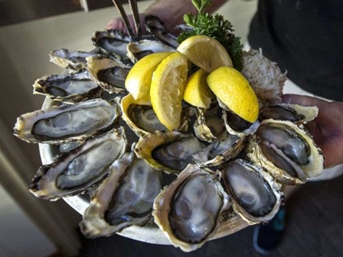 53411surreynowjuly-31-2015-raw-oysters-in-vancouver-b-c-on-july-30-20