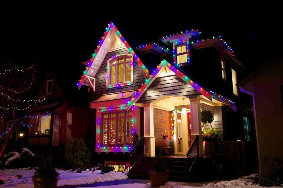 5378festilight-multicolour-house-christmas-light-installation1-1