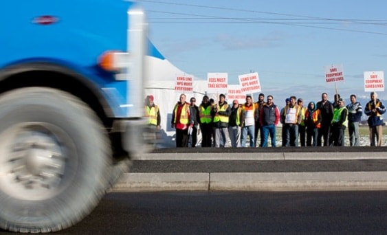 63908truckers-protest-3