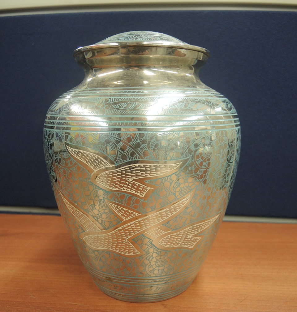 713432014-31130-found-urn