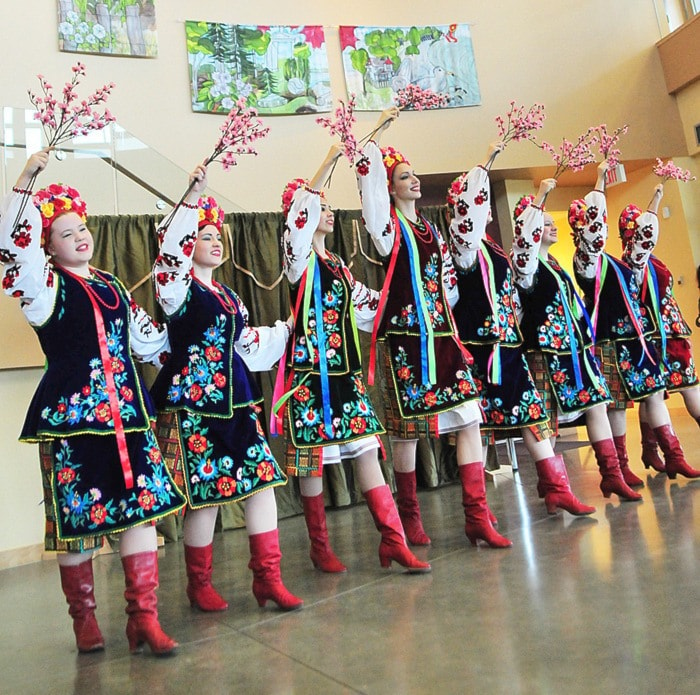 78792surreyUkrainianDancersGroup-BJ-Apr9