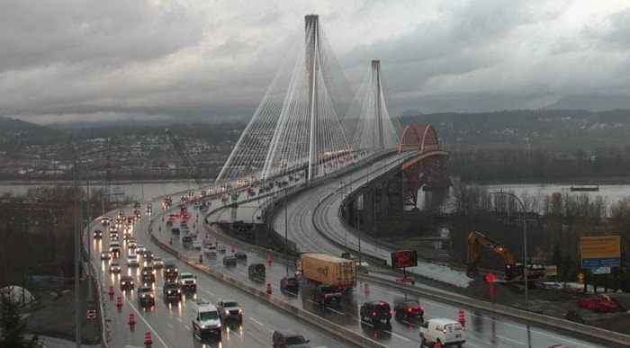 81210surreyNewPortMannBridgetraffic-7web