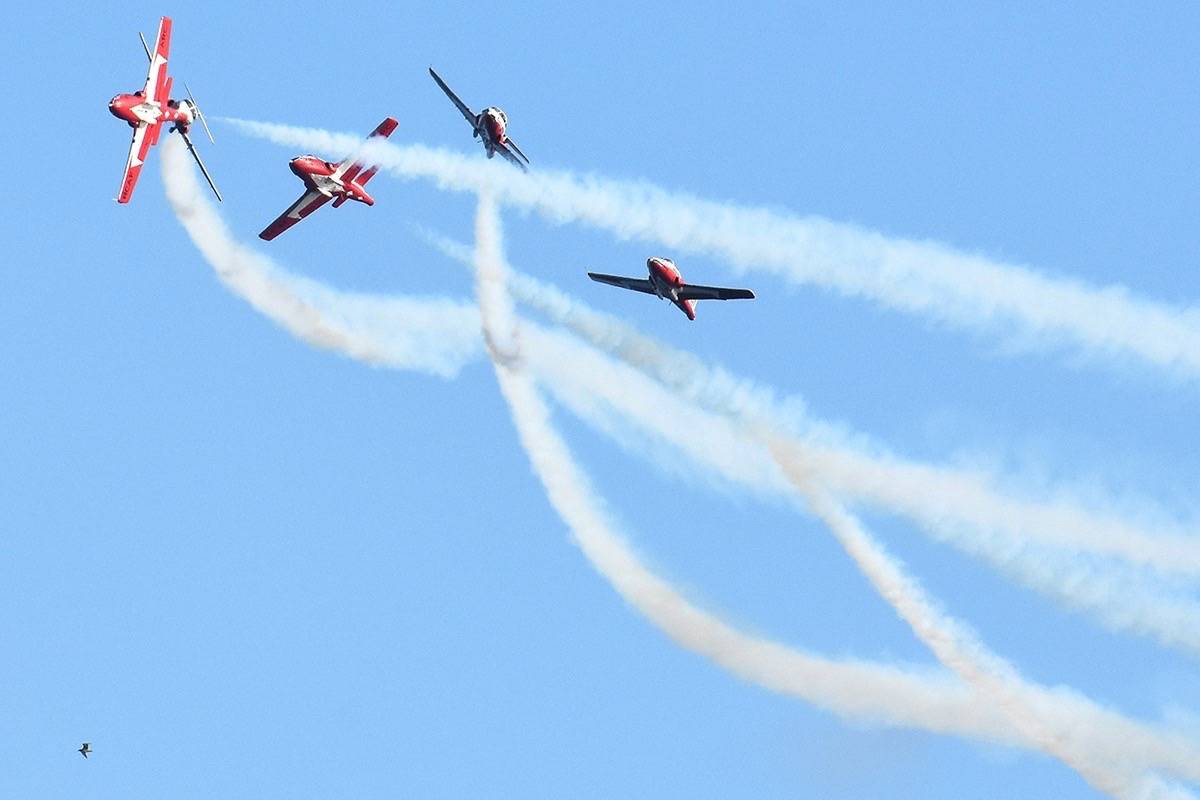 8148486_web1_170817-PAN-M-Snowbirds-01A-LolaPeverley-w2