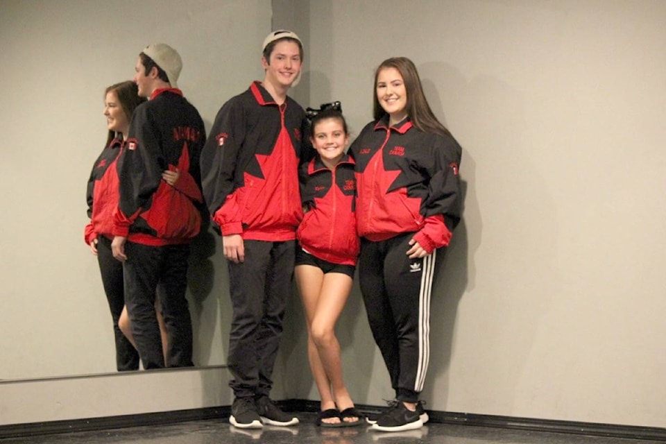 8567522_web1_170919-CLR-M-danceteam2