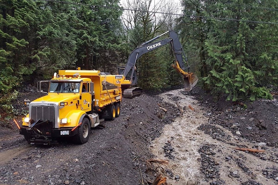 9540279_web1_171127-BPD-M-hwy1-landslide