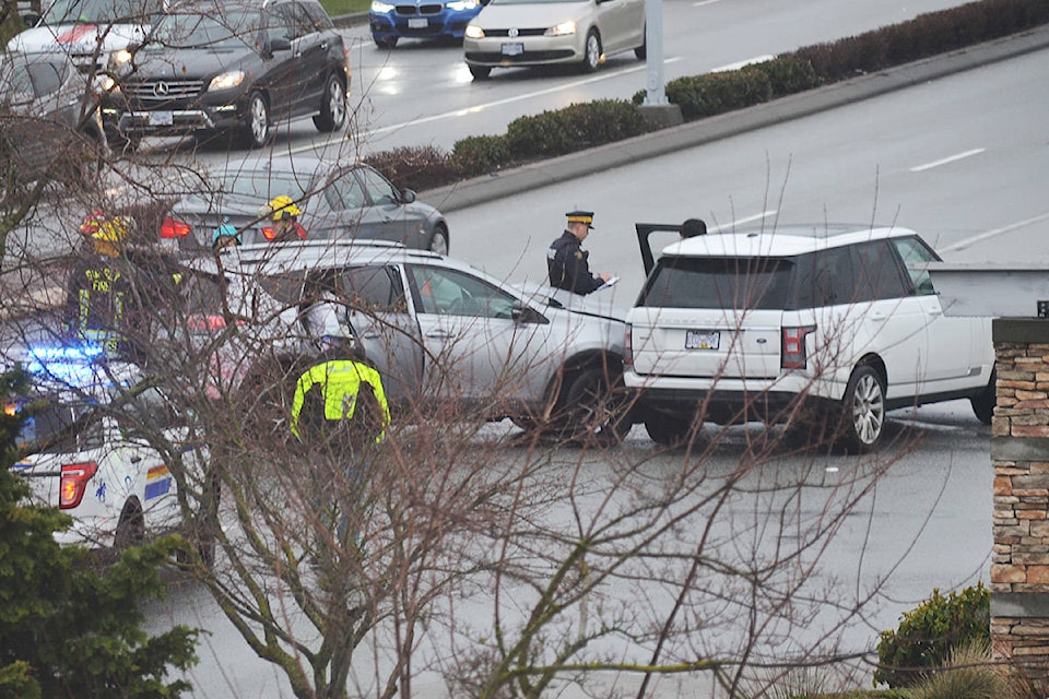 10940559_web1_fenderbender24