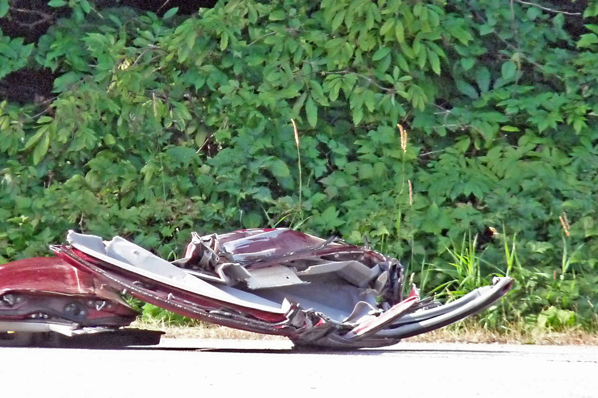 12916068_web1_180728-LAT-crash-on-hwy-1-wreckage-on-road