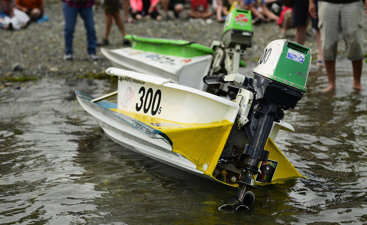 13207795_web1_180820-NDR-M-Bathtub-Race-tub-close-up