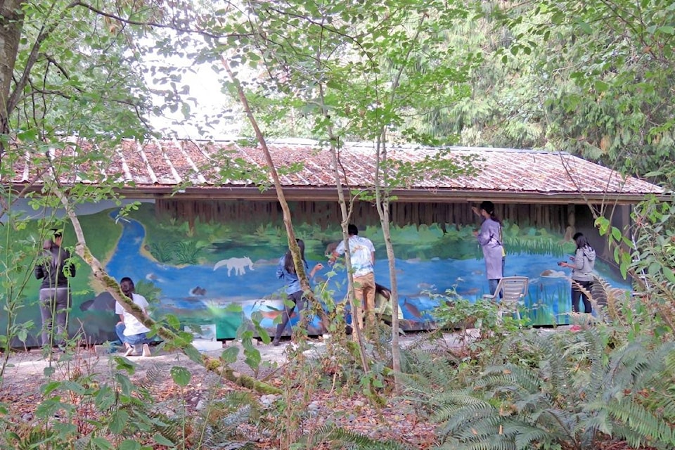 13928792_web1_copy_181011-PAN-M-nature-mural-in-progress