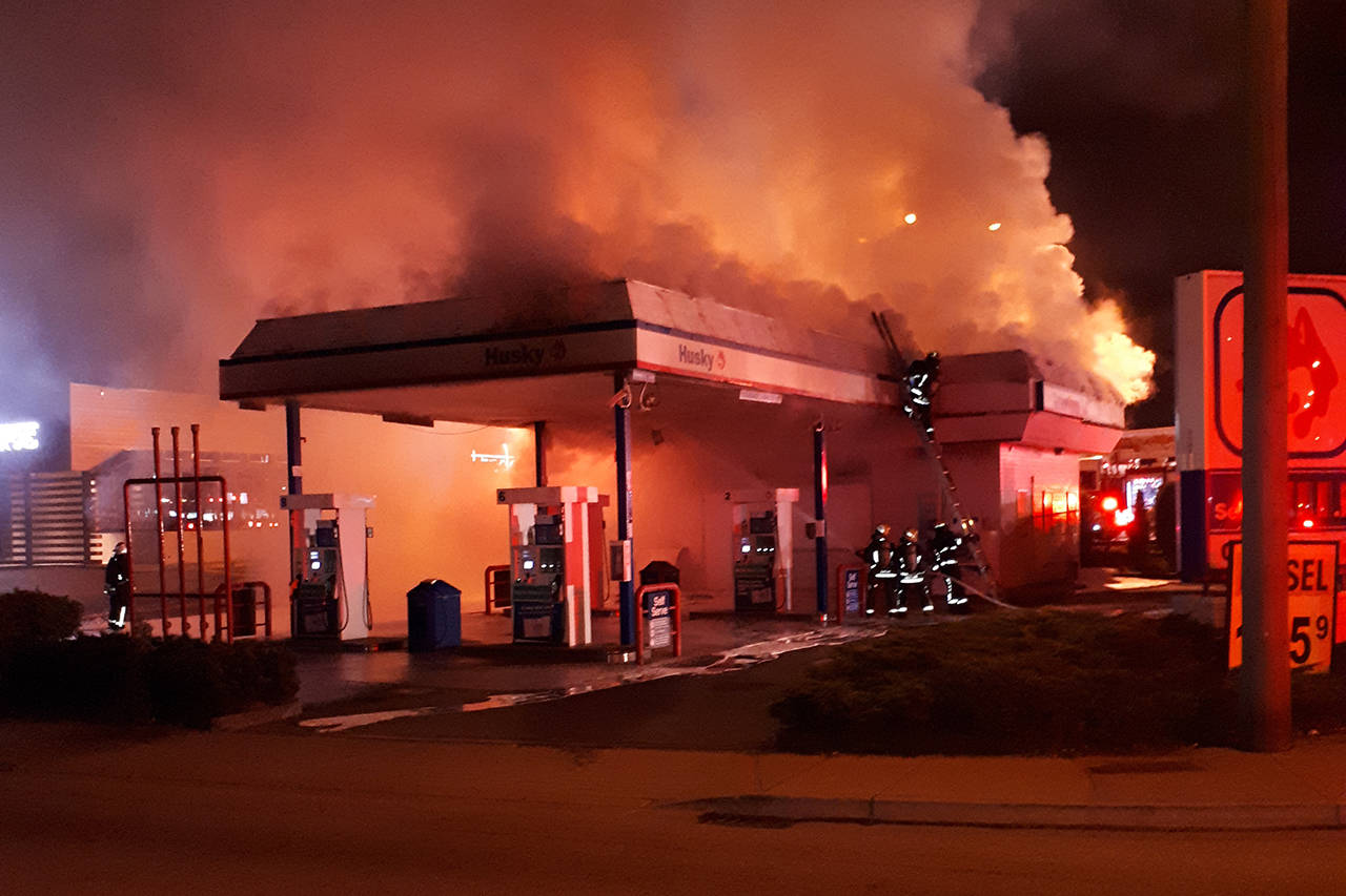 14021598_web1_181025-NDR-ScottRoadFire_1.jpg