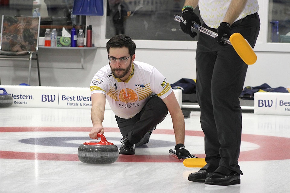 14335664_web1_JohnCullen-curling03