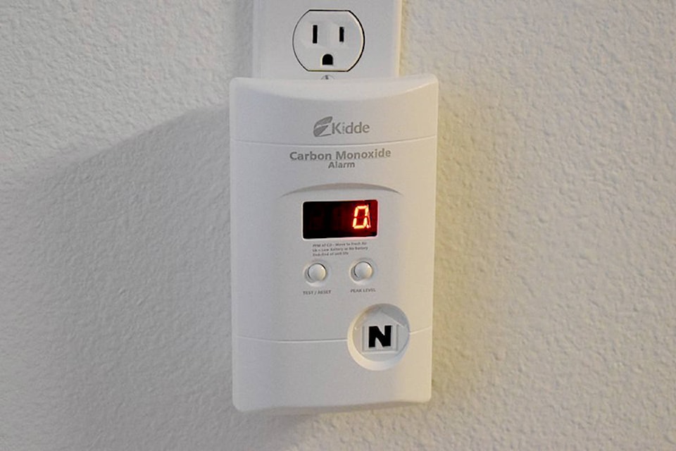 15158976_web1_800px-Carbon_monoxide_detector_1_2018-03-01