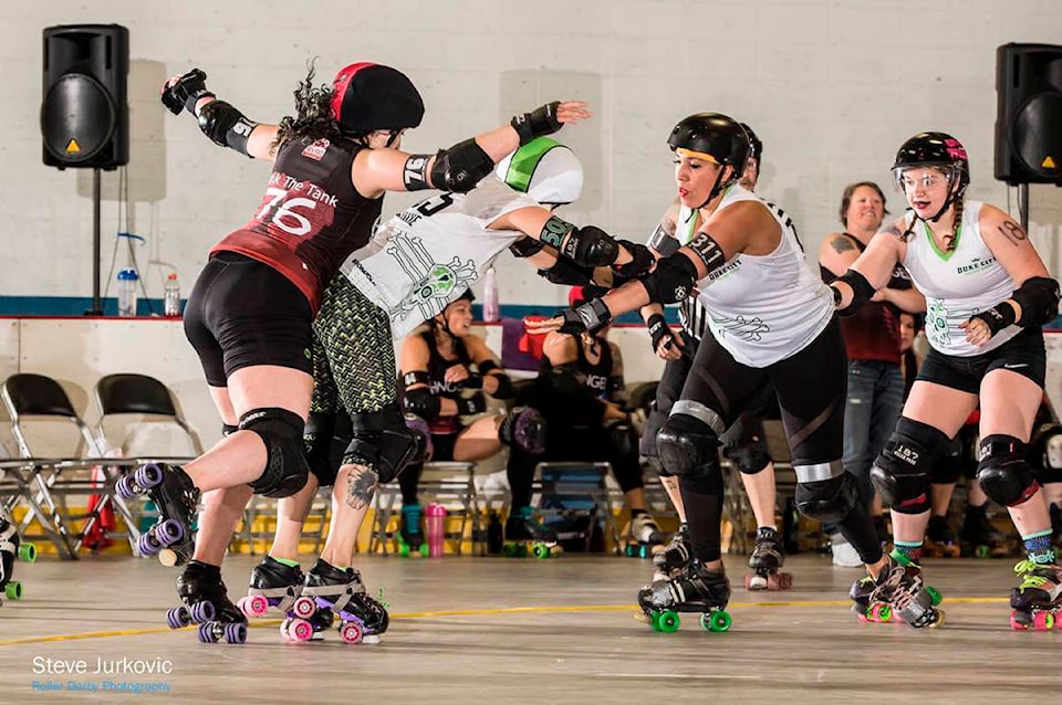 16749163_web1_rollerderby