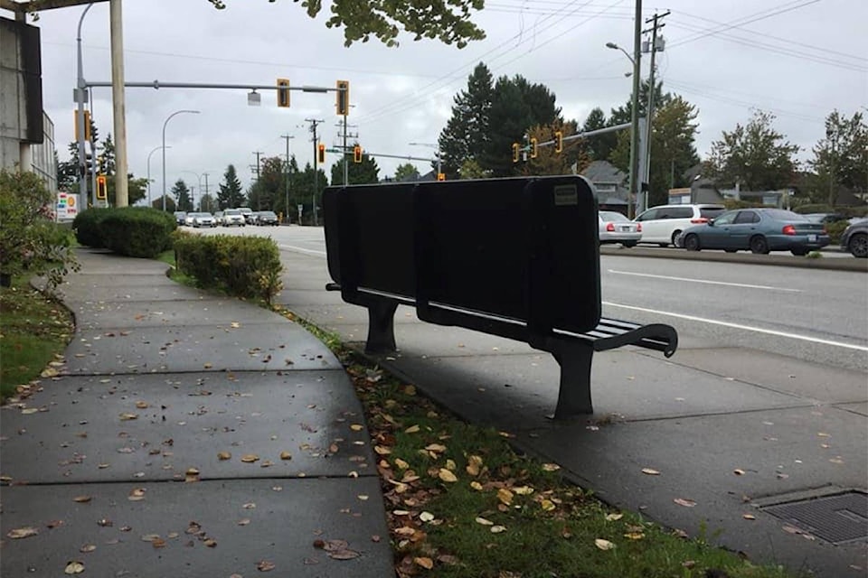 18605193_web1_190919-SNW-M-Benning-bus-bench