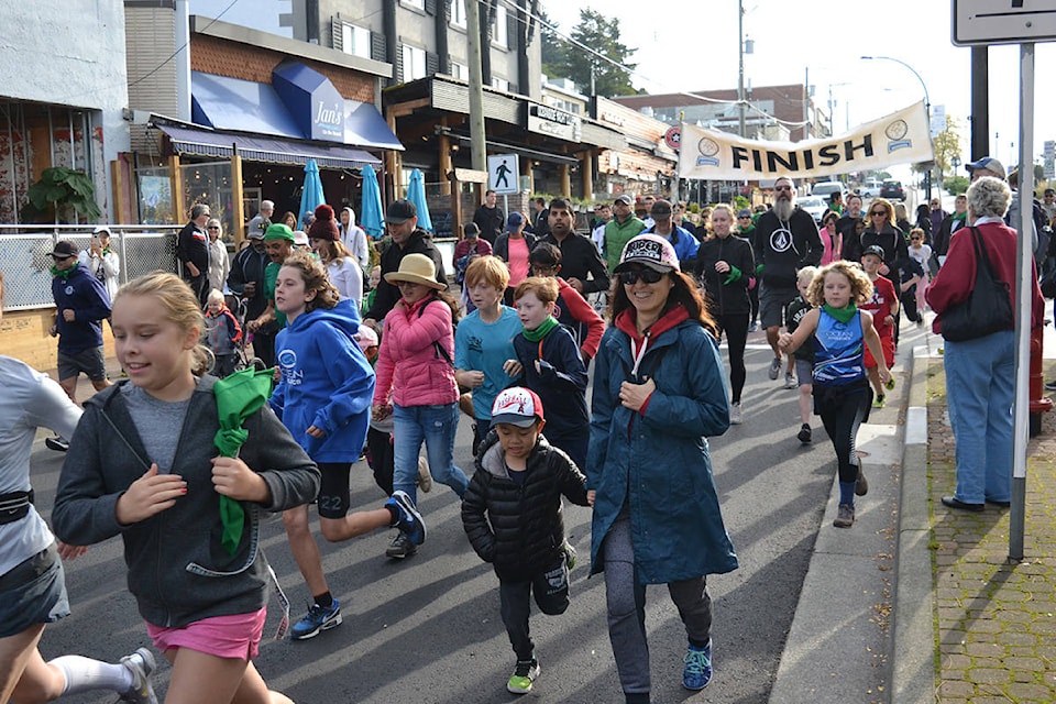 The first-ever Great Turkey Run/Walk was held in White Rock Sunday morning. (Aaron Hinks photos)