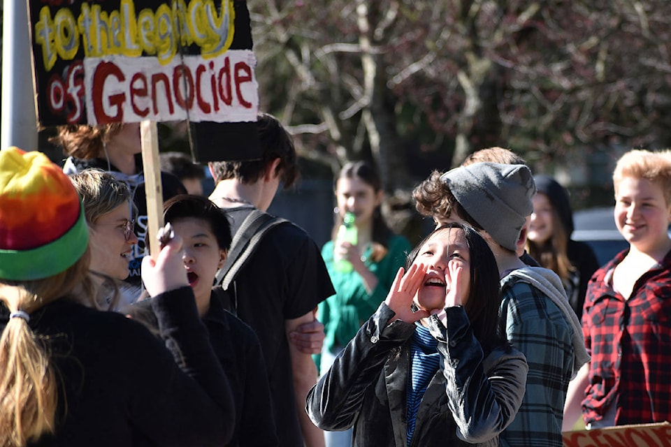 Elgin Park Secondary Grade 12 student Dianna Dai chants in front of the school Wednesday during a show of support for Wet’suwet’en hereditary chiefs. (Aaron Hinks photo)