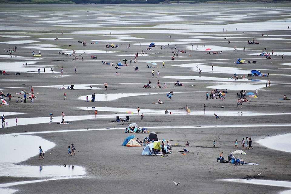 Hundreds of families gathered at White Rock’s beach for the B.C. Day long weekend. (Aaron Hinks photo)