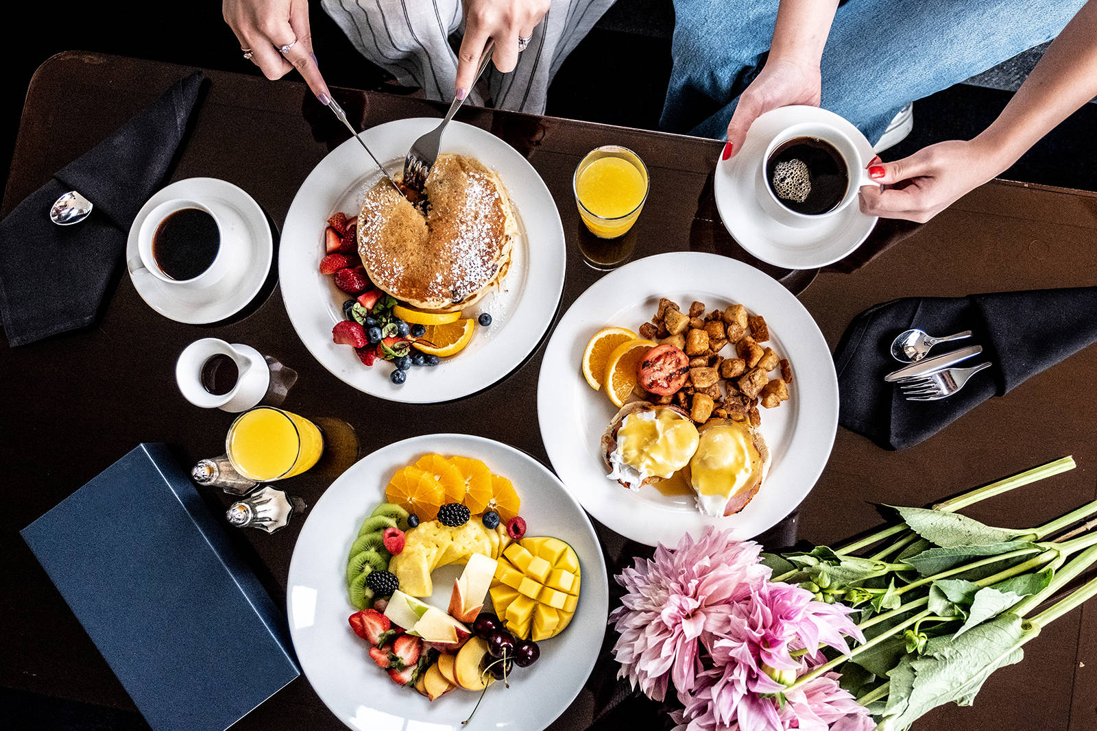 Whether dining in-room or in the restaurant, youll savour the delicious creations from the West Coast-inspired Café One, at the Sheraton Vancouver Wall Centre.