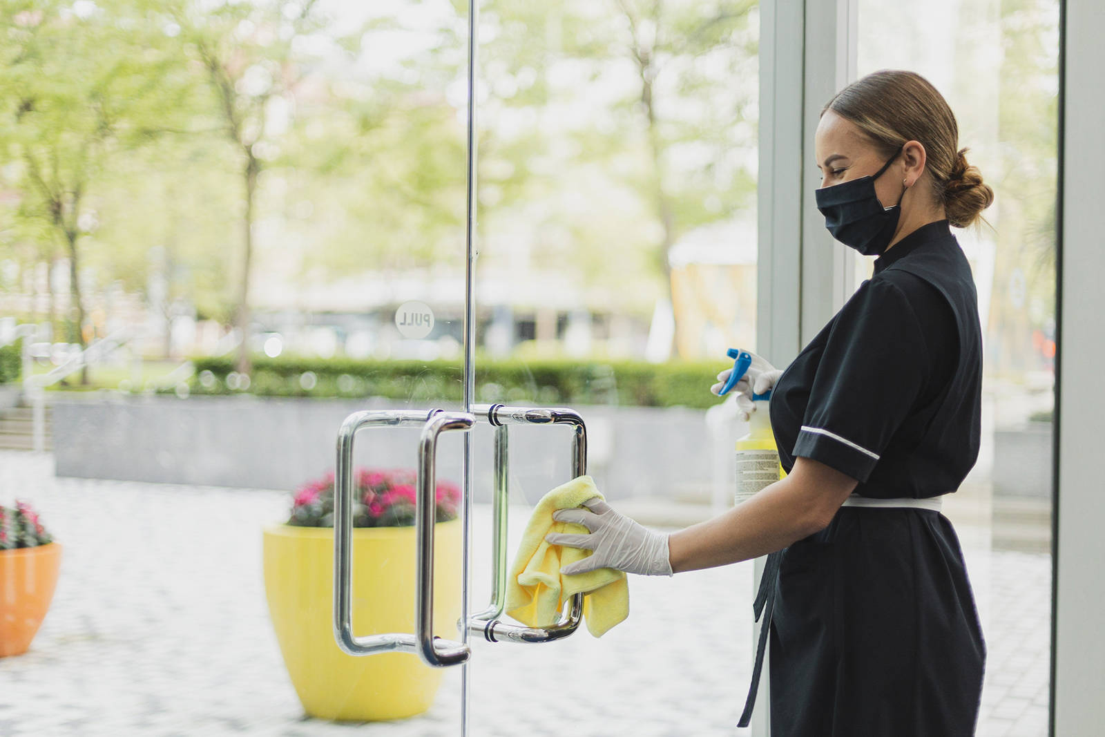 Elevated practices and protocols enhance already stringent standards of cleanliness and service at the Sheraton Vancouver Wall Centre. In addition to mandatory face coverings in all public spaces, practicing physical distancing and directional signage to limit contact, the hotels contactless services cover check-in and check-out, dining and room deliveries.