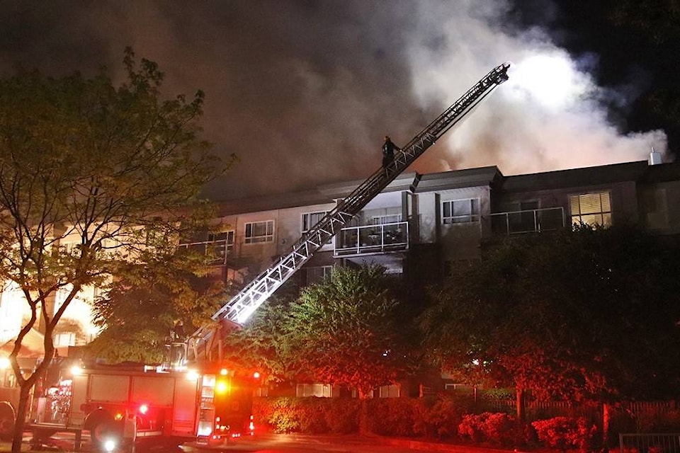 25204736_web1_210520-SUL-Fire-fleetwood-apartment_1