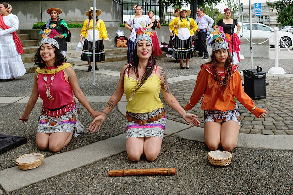 Roots Peruvian Folk Dance hosts a performance for the Sidewalking Arts Spectacular event held Saturday. (Geoffrey Yue photo)