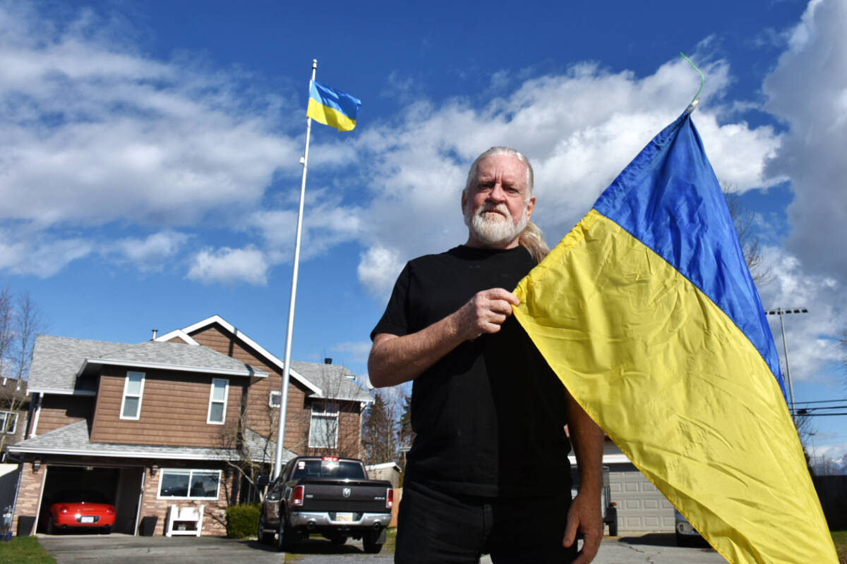 28408308_web1_220308-MRN-CF-Ukraine-flag-flying_2