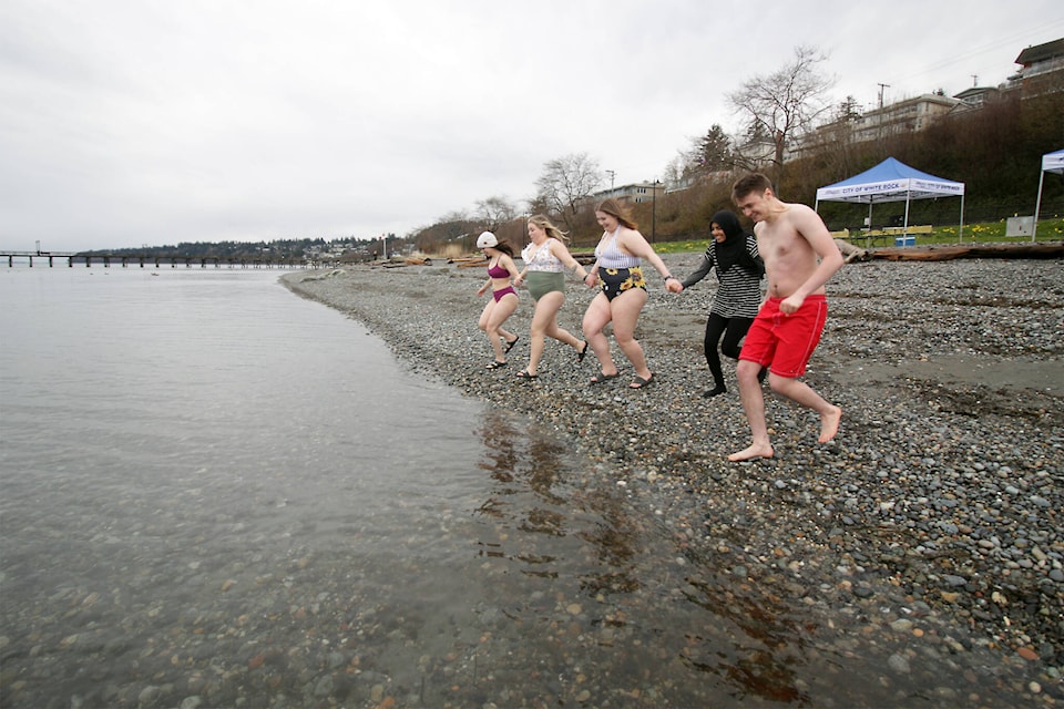 28595738_web1_220331-SUL-PolarPlunge-pics_3