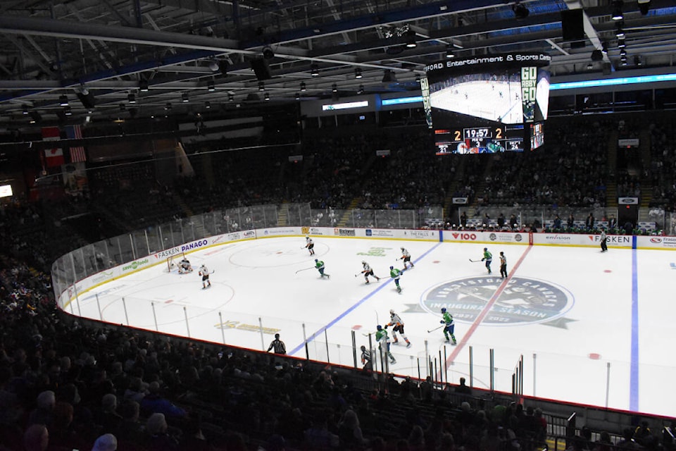 28941417_web1_220505-ABB-canucksattendance-1_1