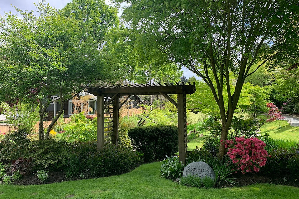 29188320_web1_220522-PAN-garden-summer-solstice-garden-entry_1