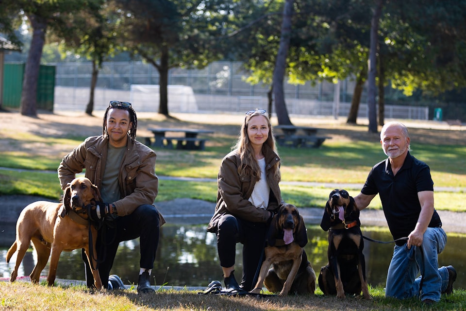 30322211_web1_220907-SUL-Pet-Searchers-Bloodhounds-staff-and-dogs_1