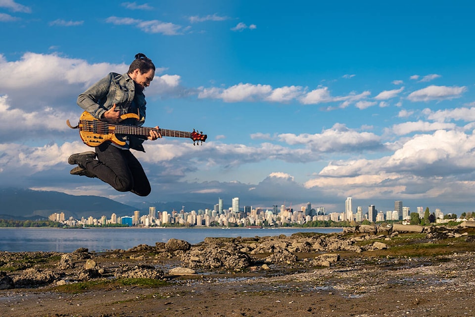 31338208_web1_221222-CLR-ClovyBassPlayer-ugc_1