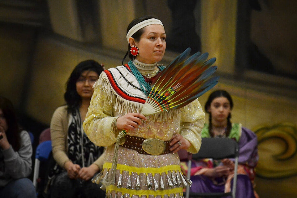 32004123_web1_powwow31