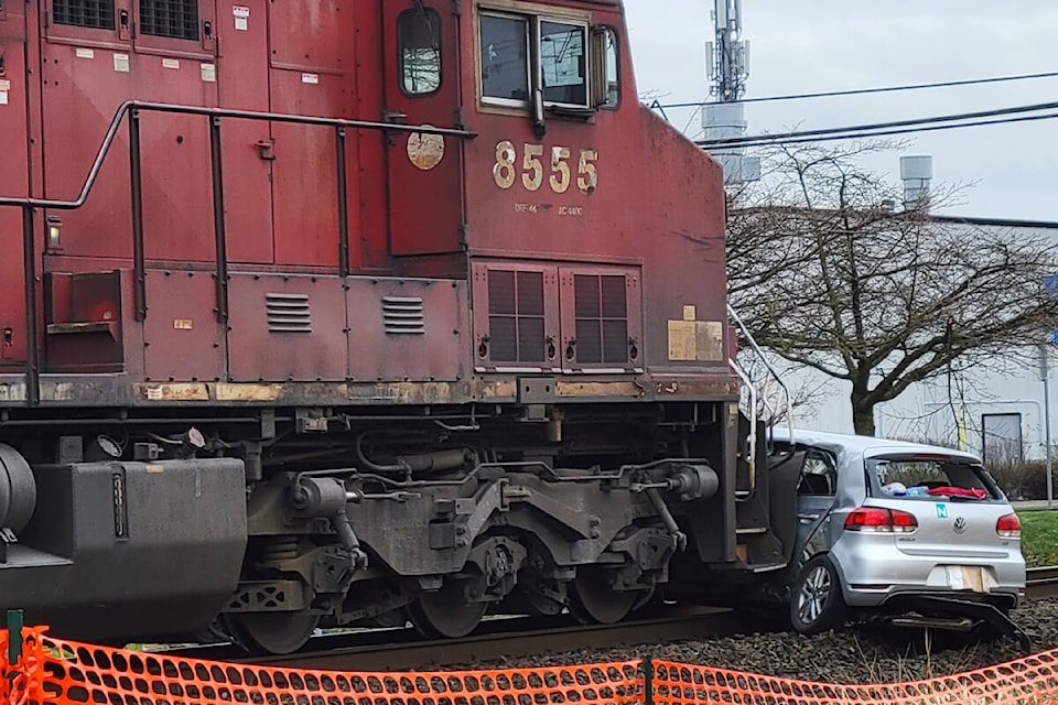 32240735_web1_230326-LAT-DF-Train-Car-crash-DF_1