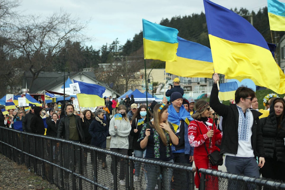 33112855_web1_220407-SUL-WhiteRock-Ukraine-Peace-Walk_8