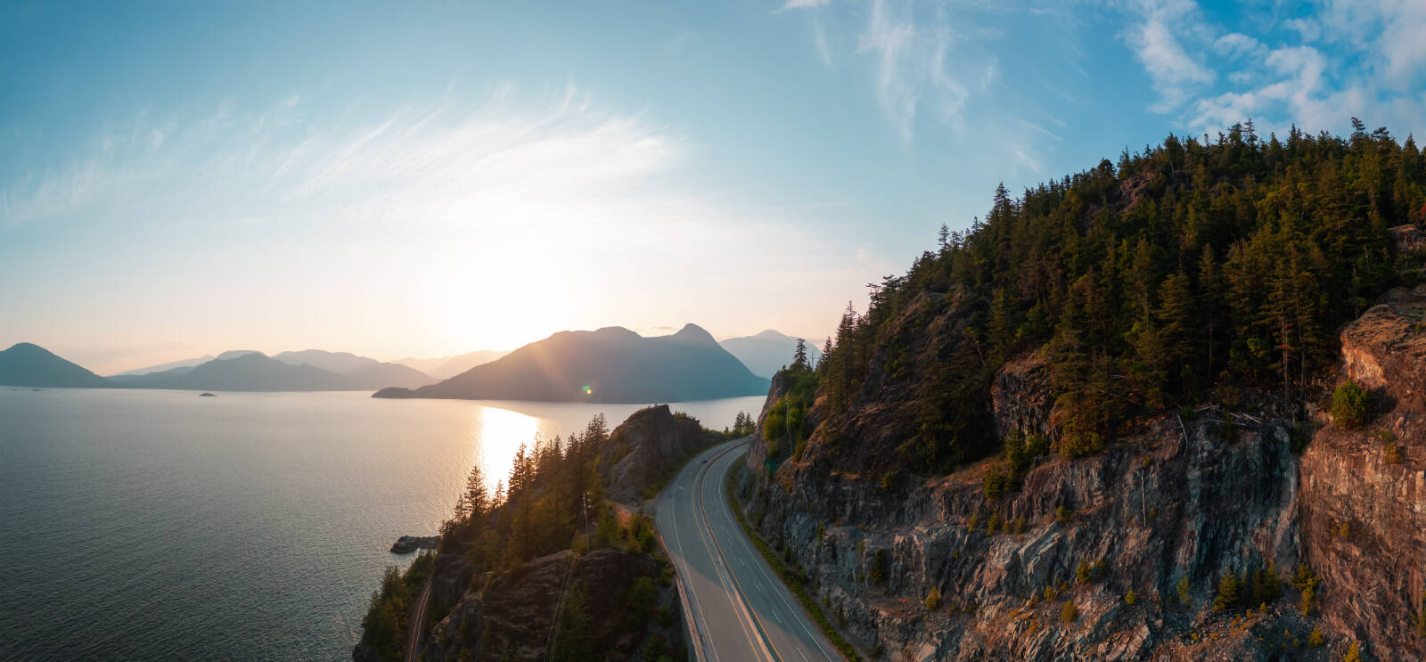 The name Sea to Sky says it all: From sparkling ocean right on up to breathtaking peaks, enjoy it all between Vancouver, Squamish, Whistler and Pemberton. AdobeStiock