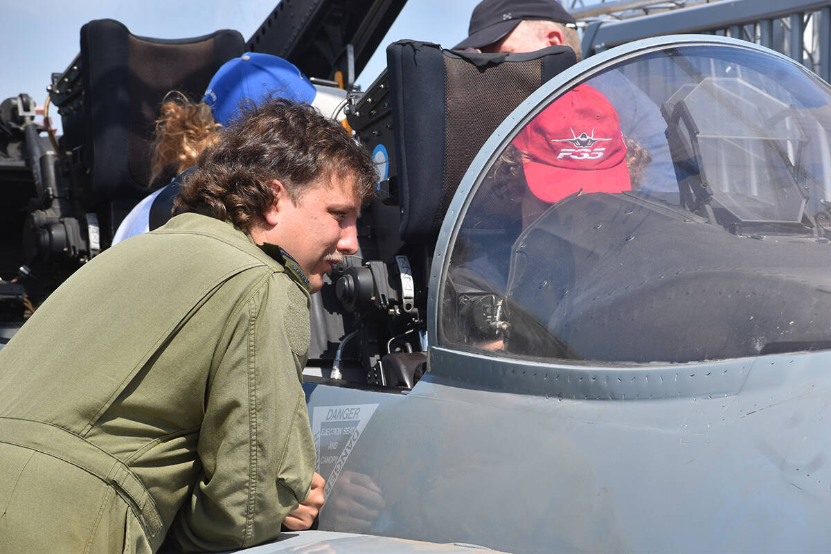 33583825_web1_230817-ABB-airshow-15_1