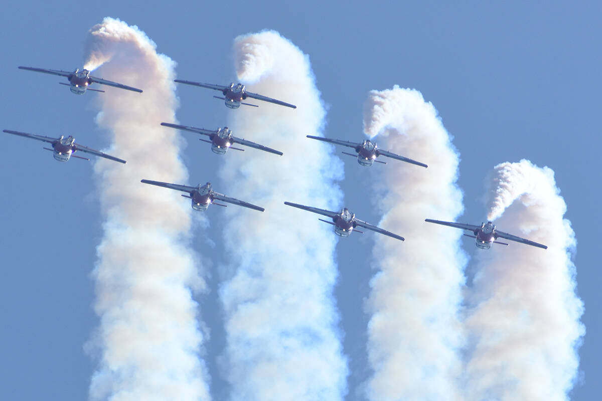 33583825_web1_230817-ABB-airshow-3_10