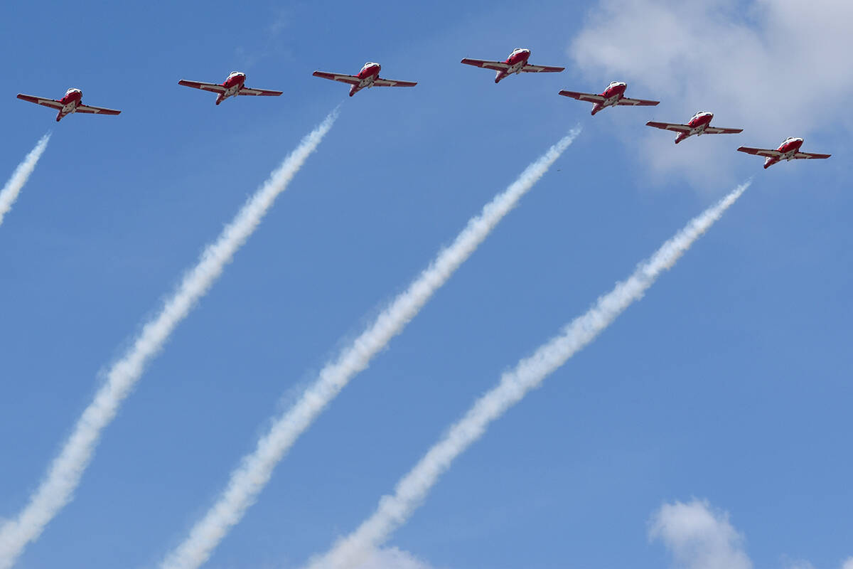 33583825_web1_230817-ABB-airshow-3_11