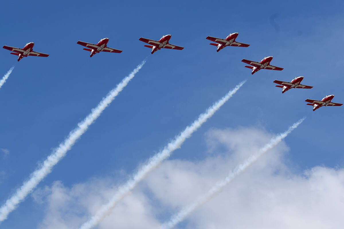 33583825_web1_230817-ABB-airshow-3_12
