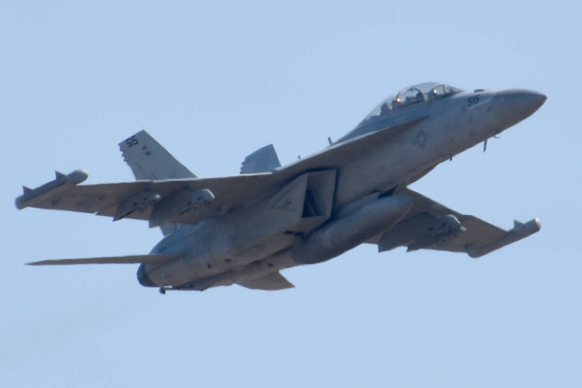 33583825_web1_230817-ABB-airshow-3_4