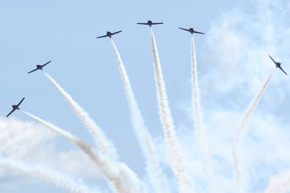 33583825_web1_230817-ABB-airshow-3_7
