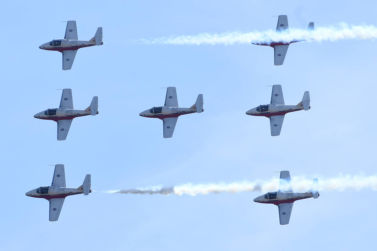 33583825_web1_230817-ABB-airshow-3_8