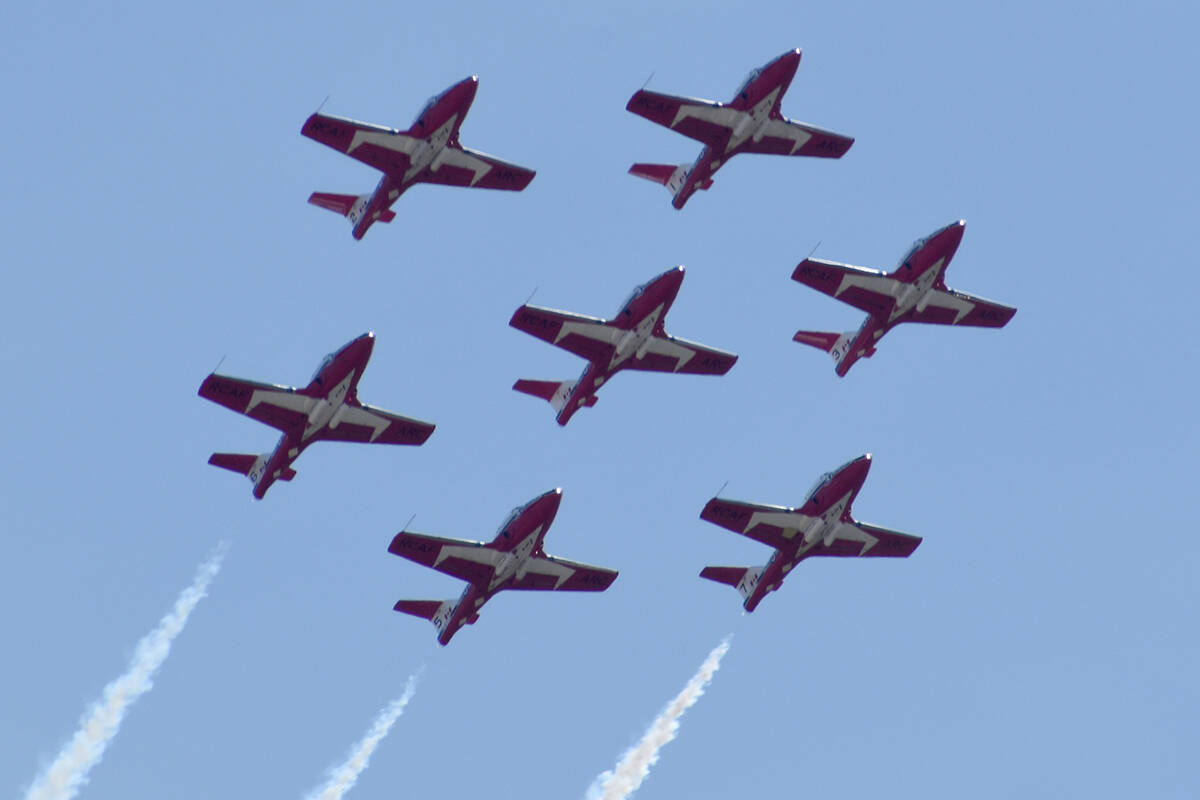 33583825_web1_230817-ABB-airshow-3_9