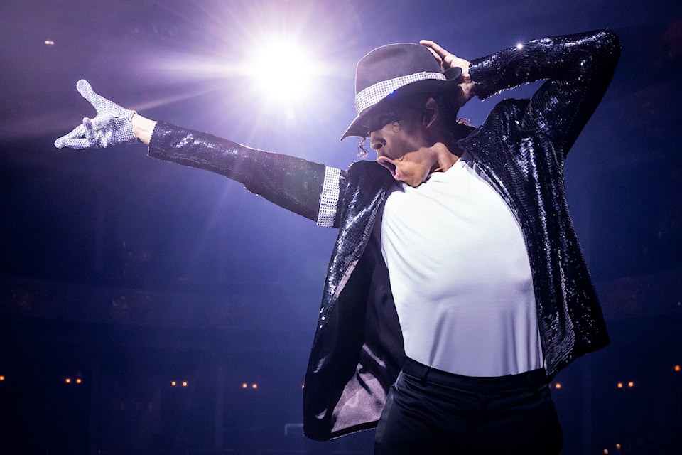 17-mj_tour_01_17_25_1203_pjzedit_v001-jordan-markus-as-mj_photo-by-matthew-murphy