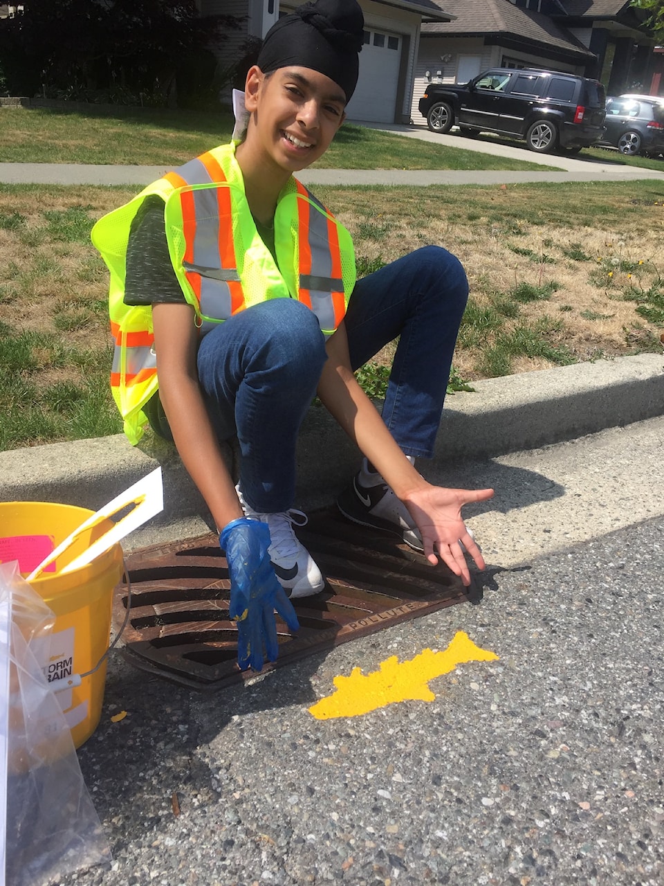 boy-marking-fish-near-drain-js