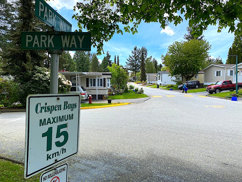crispenbays_220519-sul-livingmanuhomes-signs_1