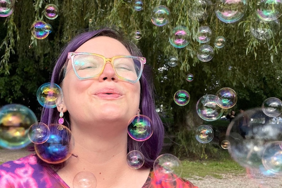 Surrey-based artist Leslie Martin creates art using a bubble solution of clear Dawn dish soap, glycerin, distilled water and watercolour paints. 