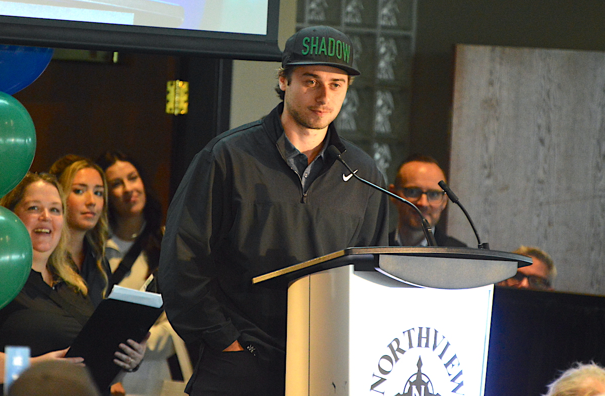 Golfers pay $2,500 to play with Canucks in Surrey at 'Jake' fundraiser