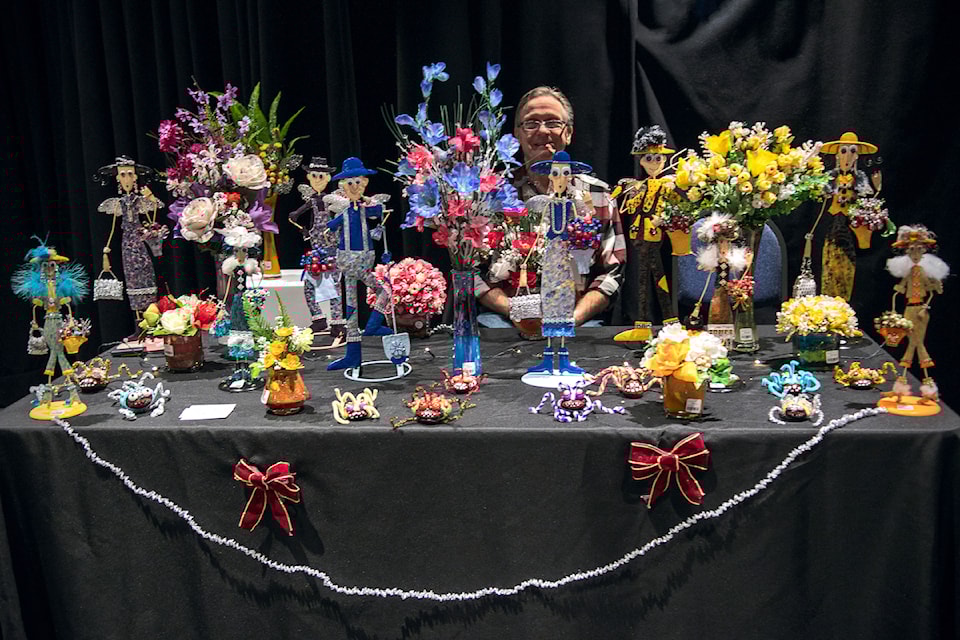 linda-cooks-art-table-at-heart-to-home-photo-by-scarlet-black